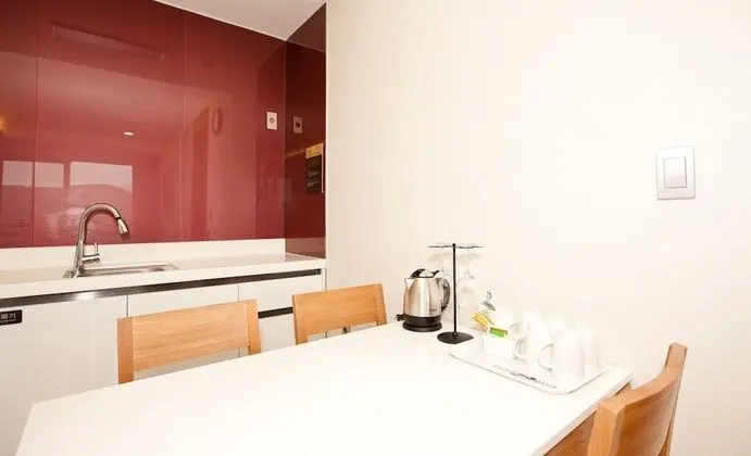 Sono Calm Suite (Kitchen/Standard/Bed)