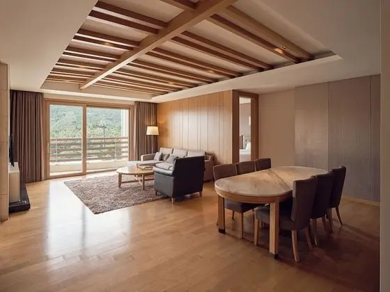 Sono Village Gold Suite (Kitchen/Mountain View/Bed)