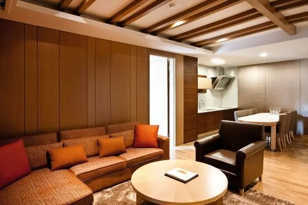Sono Village Silver Suite (Kitchen/Mountain View/Bed)
