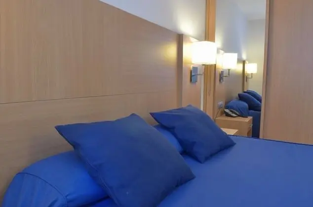 Büyük Yataklı Tek Kişilik Oda