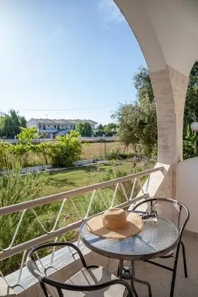Stüdyo, Bahçe Manzaralı