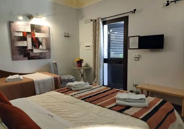 Deluxe Tek Büyük Yataklı Oda, 1 Yatak Odası, Teras, Havuz Manzaralı