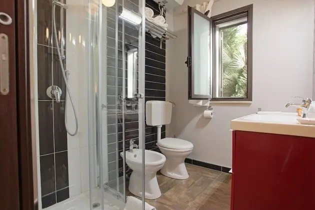 Deluxe Tek Büyük Yataklı Oda, 1 Yatak Odası, Teras, Havuz Manzaralı