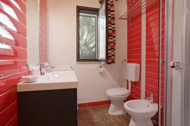 Deluxe Tek Büyük Yataklı Oda, 1 Yatak Odası, Teras, Havuz Manzaralı