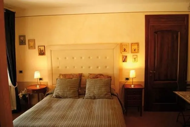 Tek Büyük veya İki Ayrı Yataklı Oda, Veranda, Zemin Kat