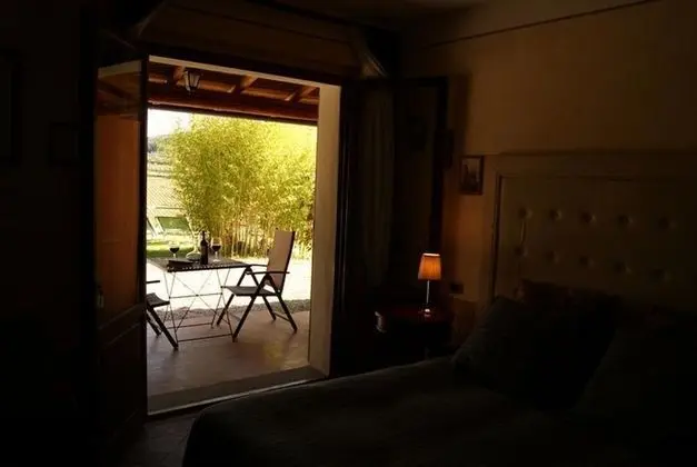 Tek Büyük veya İki Ayrı Yataklı Oda, Veranda, Zemin Kat