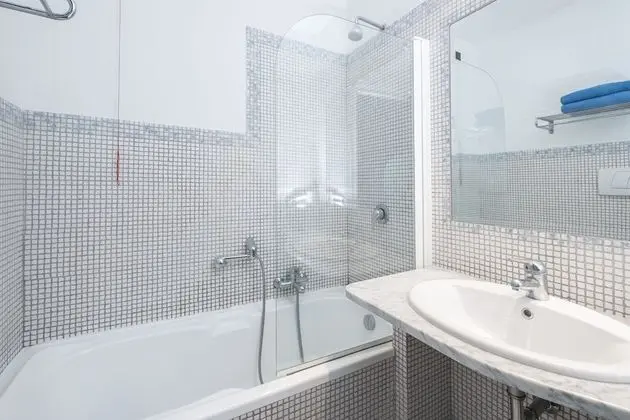 Büyük Yataklı Tek Kişilik Oda