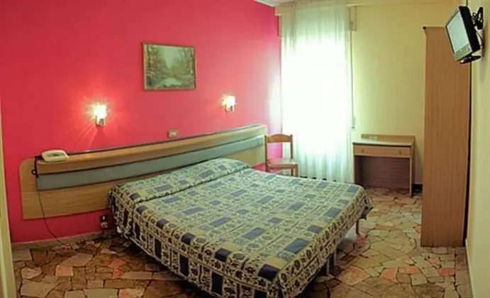 Economy Tek Büyük Yataklı Oda