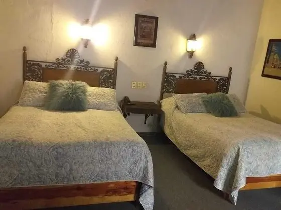 Tek Büyük Yataklı Oda, 2 Çift Kişilik Yatak