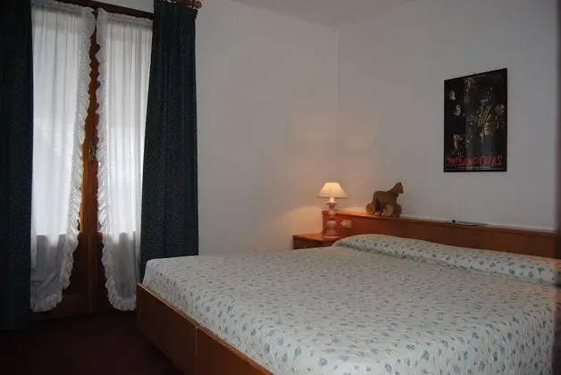 Basic Tek Büyük Yataklı Oda