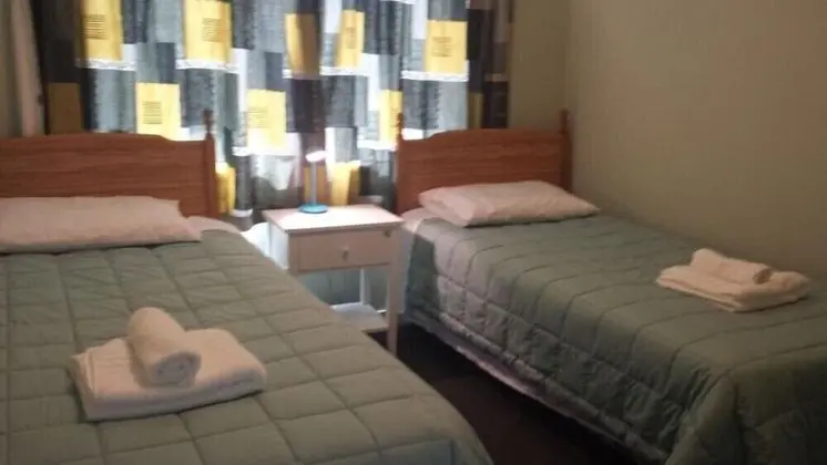 İki Ayrı Yataklı Oda, 2 Tek Kişilik Yatak, Ortak Banyo
