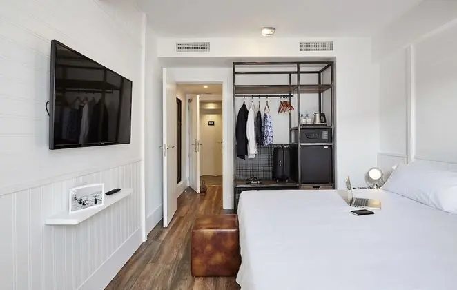 Tek Büyük Yataklı Oda, Balkon
