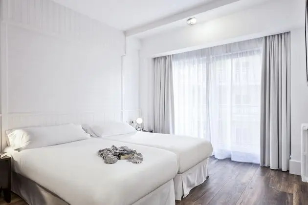 Tek Büyük Yataklı Oda, Balkon