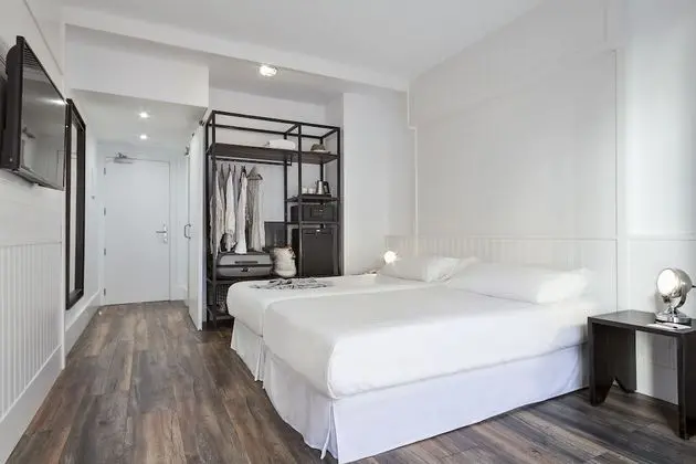 Tek Büyük Yataklı Oda, Balkon