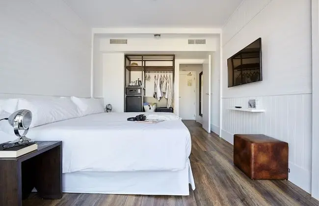 Tek Büyük Yataklı Oda, Balkon