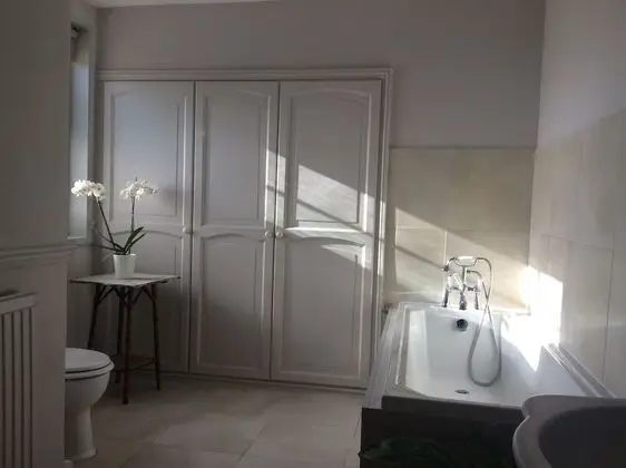 Large King Room, Private Bathroom (Room 3)