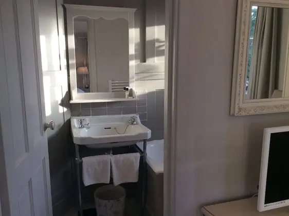 Standard Tek Büyük Yataklı Oda (Room 2)