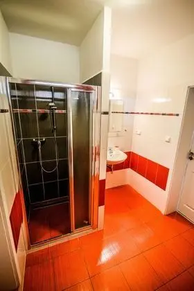 Apart Daire, 2 Yatak Odası, Küçük Mutfak