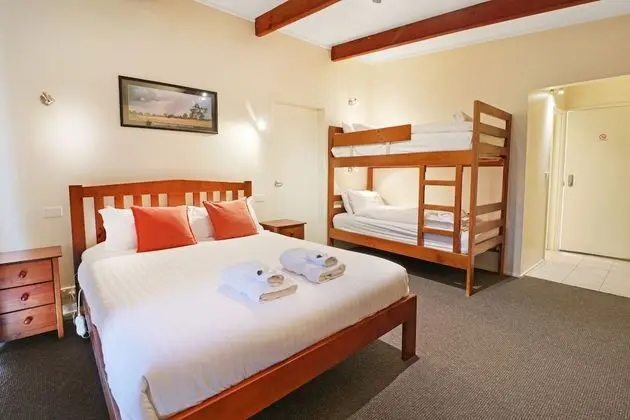 Standard Oda, Dağ Manzaralı (Pine Room 1 - Motel-Style)