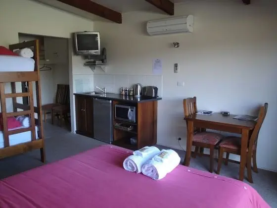 Standard Oda, Dağ Manzaralı (Pine Room 1 - Motel-Style)
