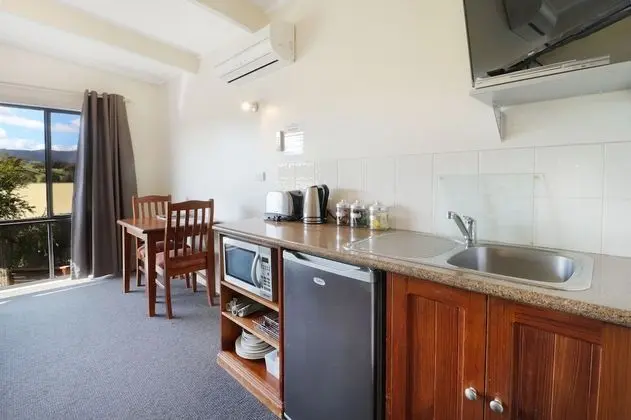 Standard Oda, Dağ Manzaralı (Pine Room 3 - Motel-Style)