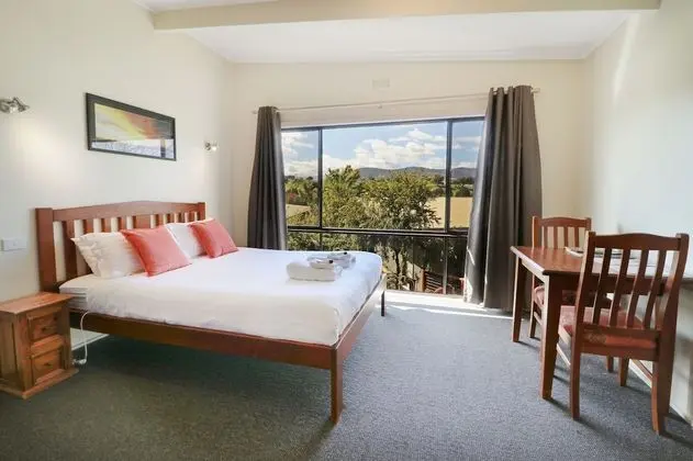Standard Oda, Dağ Manzaralı (Pine Room 3 - Motel-Style)