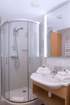 Comfort Tek Büyük veya İki Ayrı Yataklı Oda