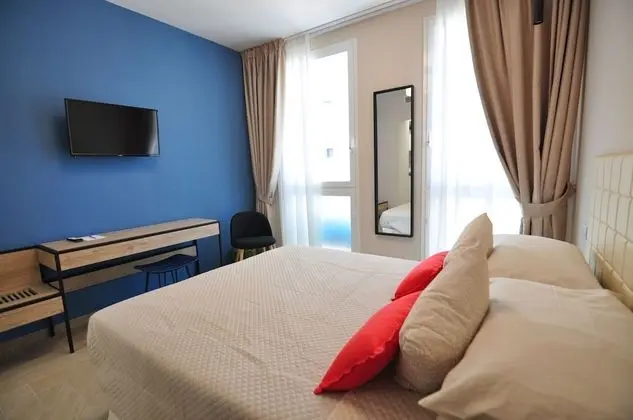 Junior Süit, 1 Büyük (Queen) Boy Yatak ve Çekyat, Sigara İçilmez