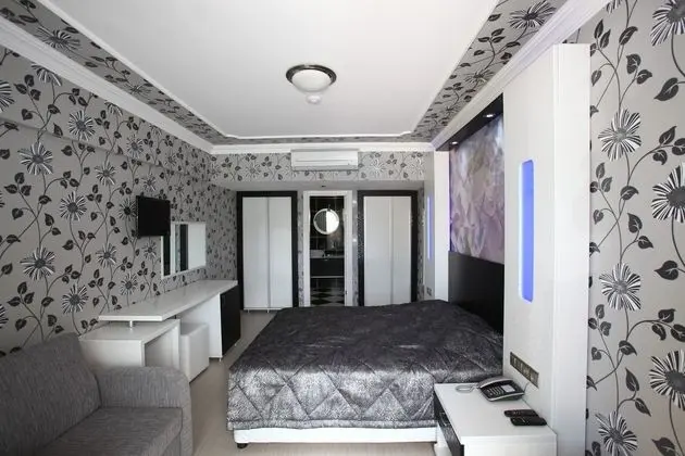 https://imagessl.etstur.com/files/images/hotelImages/TR/94460/l/Delfi-Hotel-Oda-195766.jpg