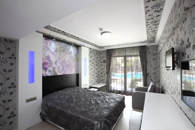 https://imagessl.etstur.com/files/images/hotelImages/TR/94460/l/Delfi-Hotel-Oda-195767.jpg