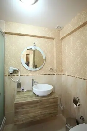 https://imagessl.etstur.com/files/images/hotelImages/TR/94460/l/Delfi-Hotel-Oda-195770.jpg
