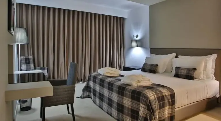 Deluxe Tek Büyük Yataklı Oda, 1 Çift Kişilik Yatak, Nehir Manzaralı