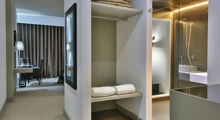 Deluxe Tek Büyük Yataklı Oda, 1 Çift Kişilik Yatak, Nehir Manzaralı