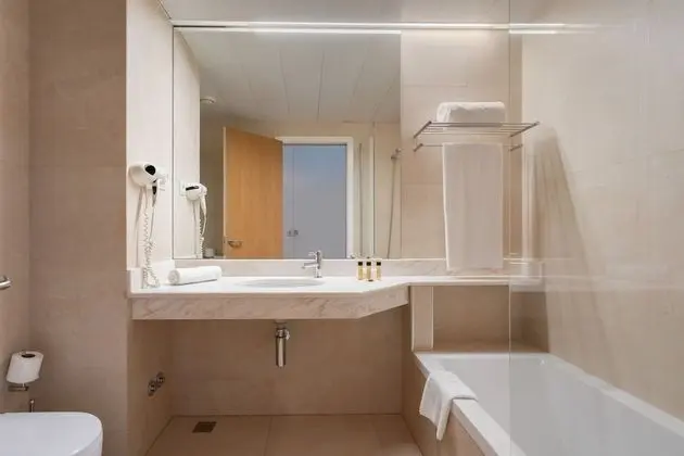 Tek Büyük veya İki Ayrı Yataklı Oda, 1 Çift Kişilik veya 2 Tek Kişilik Yatak, Nehir Manzaralı