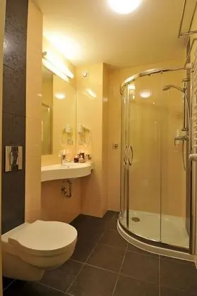 Tek Büyük veya İki Ayrı Yataklı Oda, Balkon