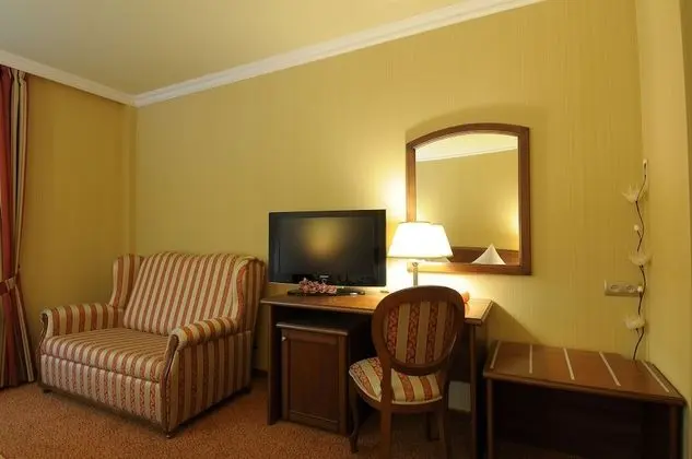 Tek Büyük veya İki Ayrı Yataklı Oda (no balcony)