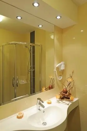 Tek Büyük veya İki Ayrı Yataklı Oda (no balcony)