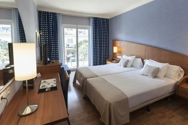 Standard Tek Büyük veya İki Ayrı Yataklı Oda, Balkon