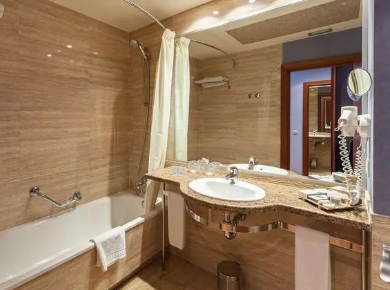 Standard Tek Büyük veya İki Ayrı Yataklı Oda, Balkon