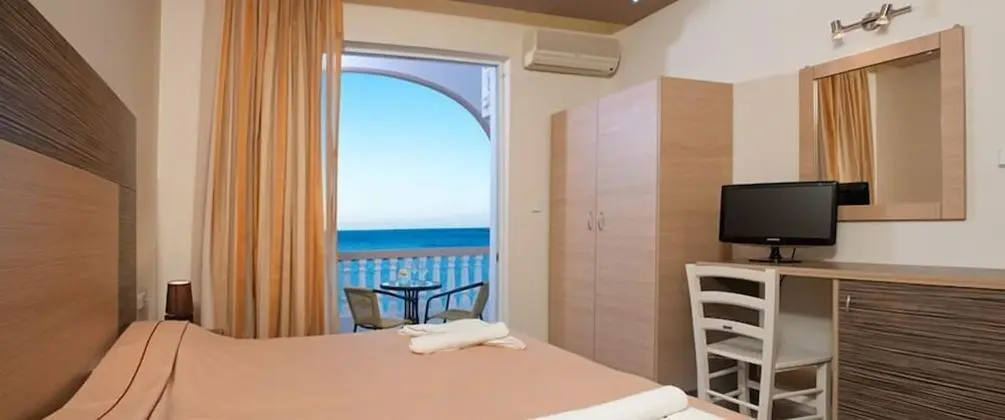 Tek Büyük veya İki Ayrı Yataklı Oda, Balkon, Deniz Manzaralı