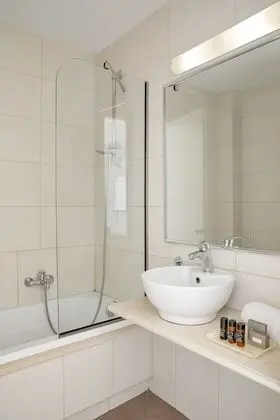 Standard Tek Büyük Yataklı Oda, Havuz Manzaralı