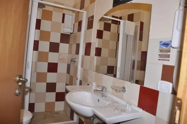 Standard Büyük Yataklı Tek Kişilik Oda