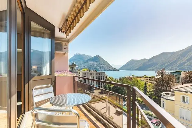 Panoramic Süit, Göl Manzaralı (Delfino)