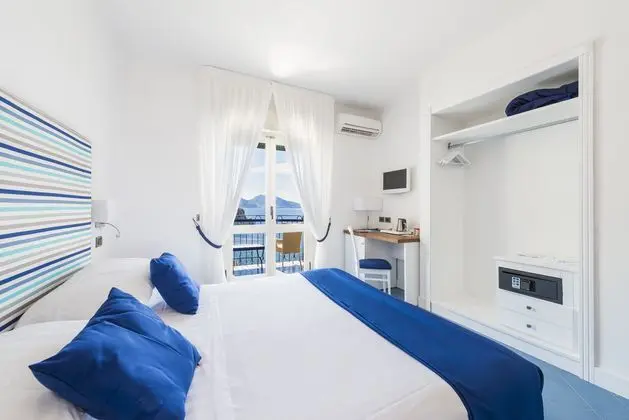 1 Çift Kişilik Veya 2 Tek Kişilik Yatak Sea View