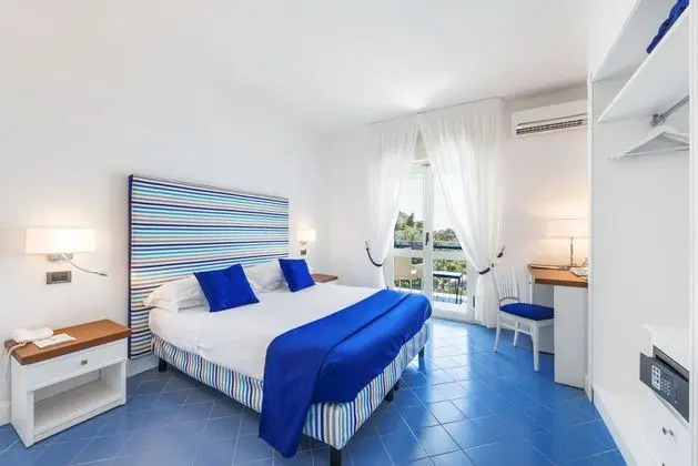 1 Çift Kişilik Veya 2 Tek Kişilik Yatak Sea View
