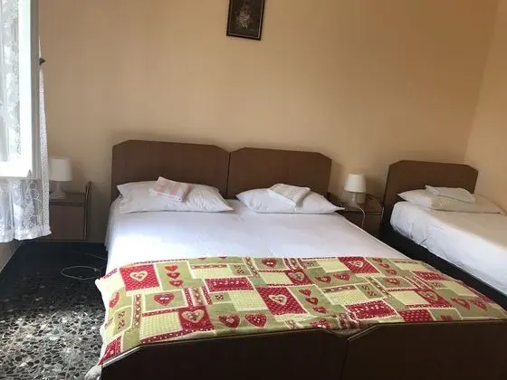 Üç Kişilik Oda, Birden Çok Yatak, Sigara İçilmez