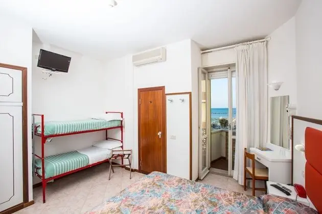 Tek Büyük veya İki Ayrı Yataklı Oda, Balkon
