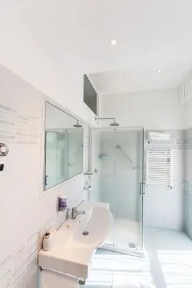 Tek Büyük veya İki Ayrı Yataklı Oda, Balkon
