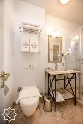 Standart Oda, Kara Manzaralı