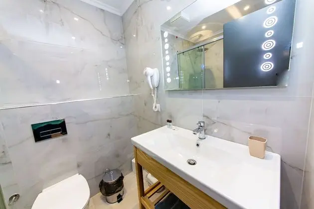 Deluxe Tek Büyük veya İki Ayrı Yataklı Oda